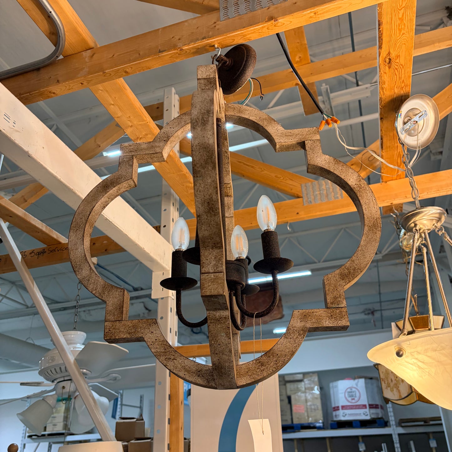LIGHTING FIXTURE