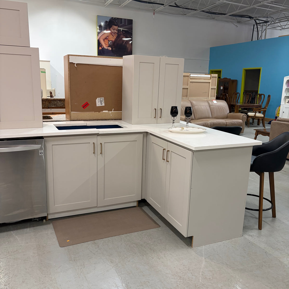 GREY ELEGANCE WITH QUARTZ KITCHEN GK039