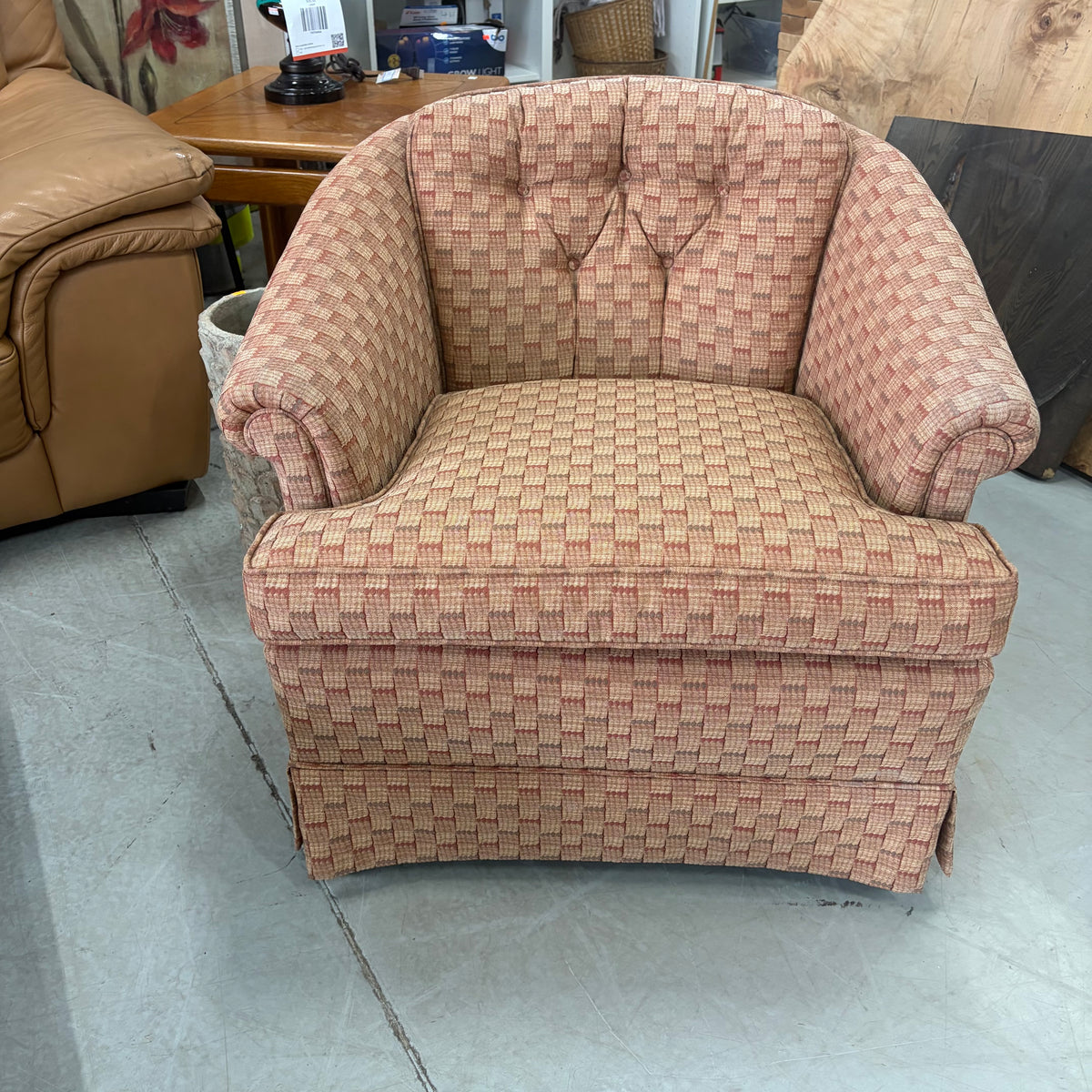 ACCENT CHAIR