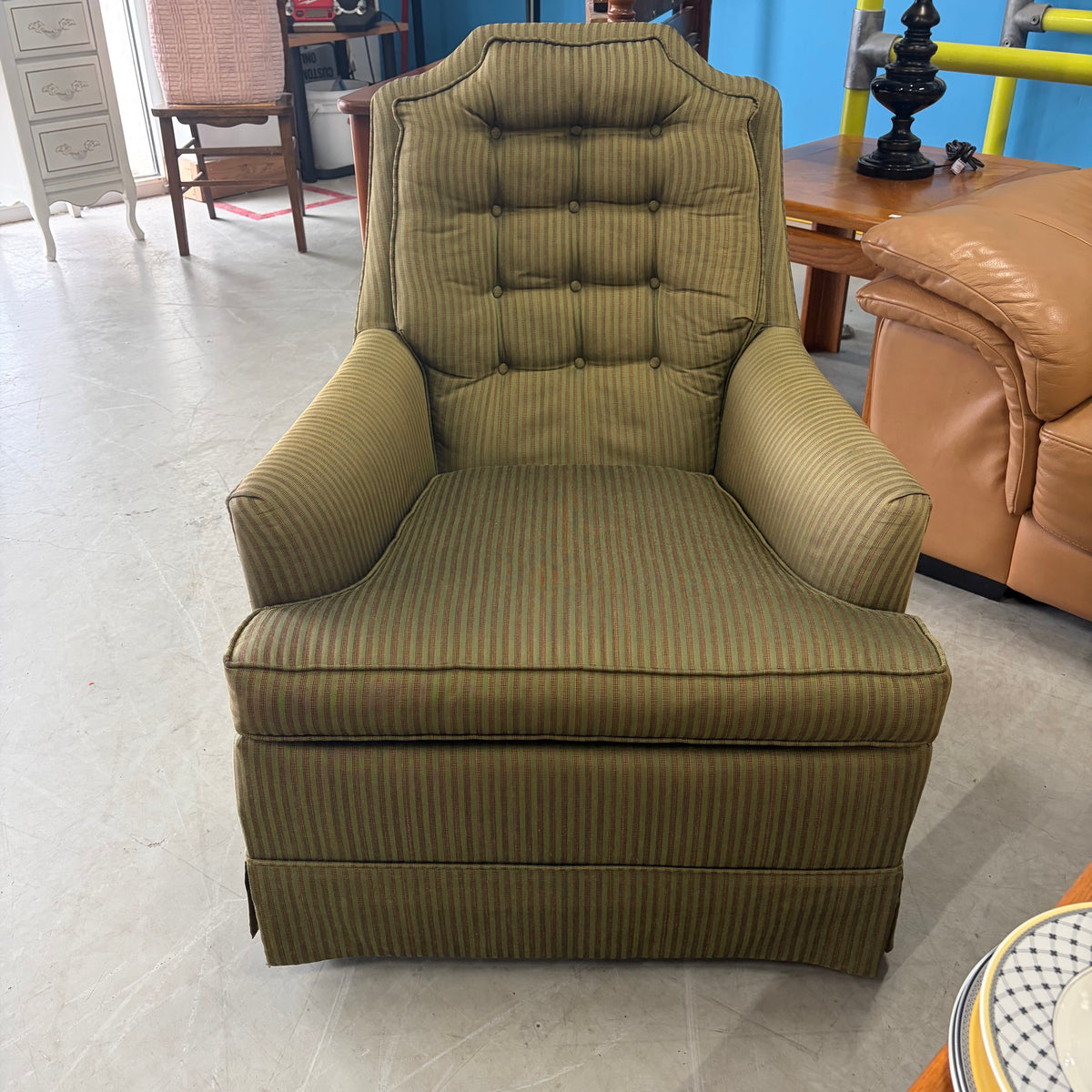 GREEN ACCENT CHAIR