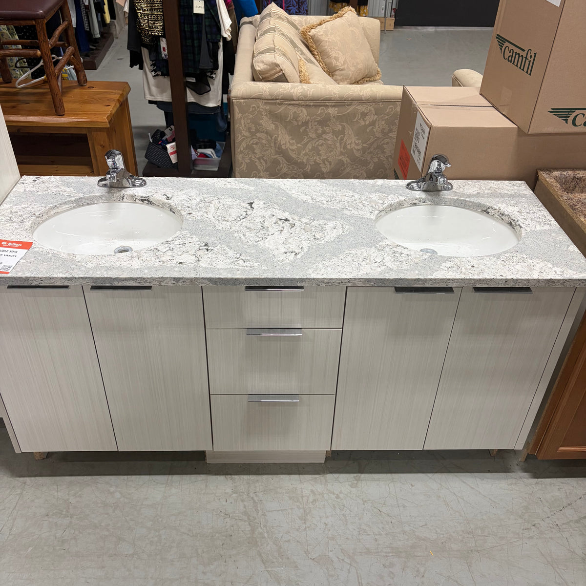 Double sink vanity with elegant quartz countertop