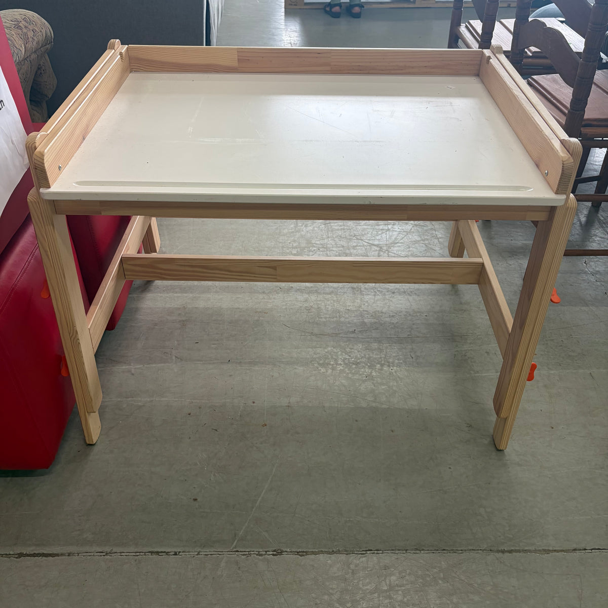 KIDS ART TABLE