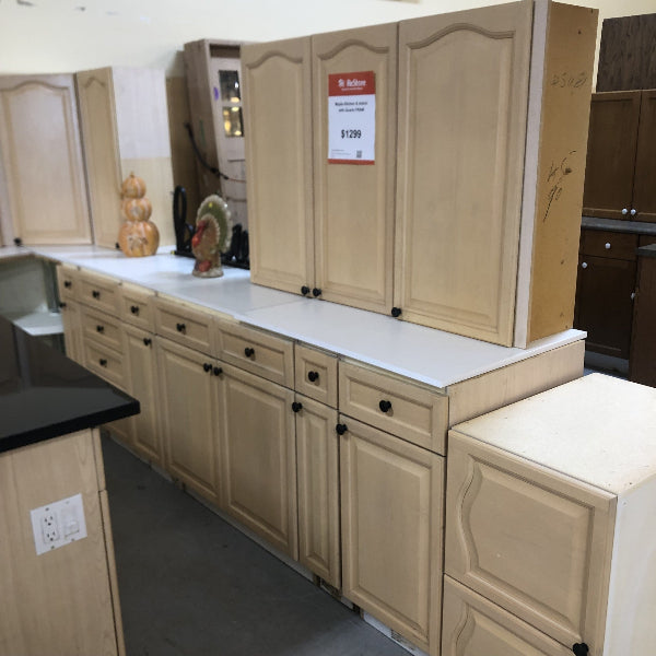 Maple Kitchen & Island with Quartz FK048
