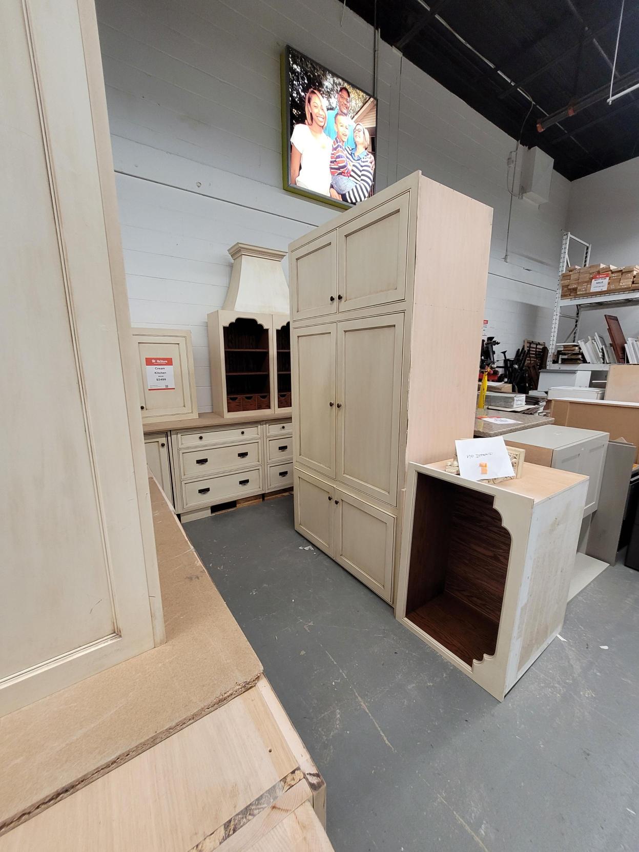 Cream Kitchen Cabinet Set SK046– Complete Kitchen with Pantry & Decorative Storage