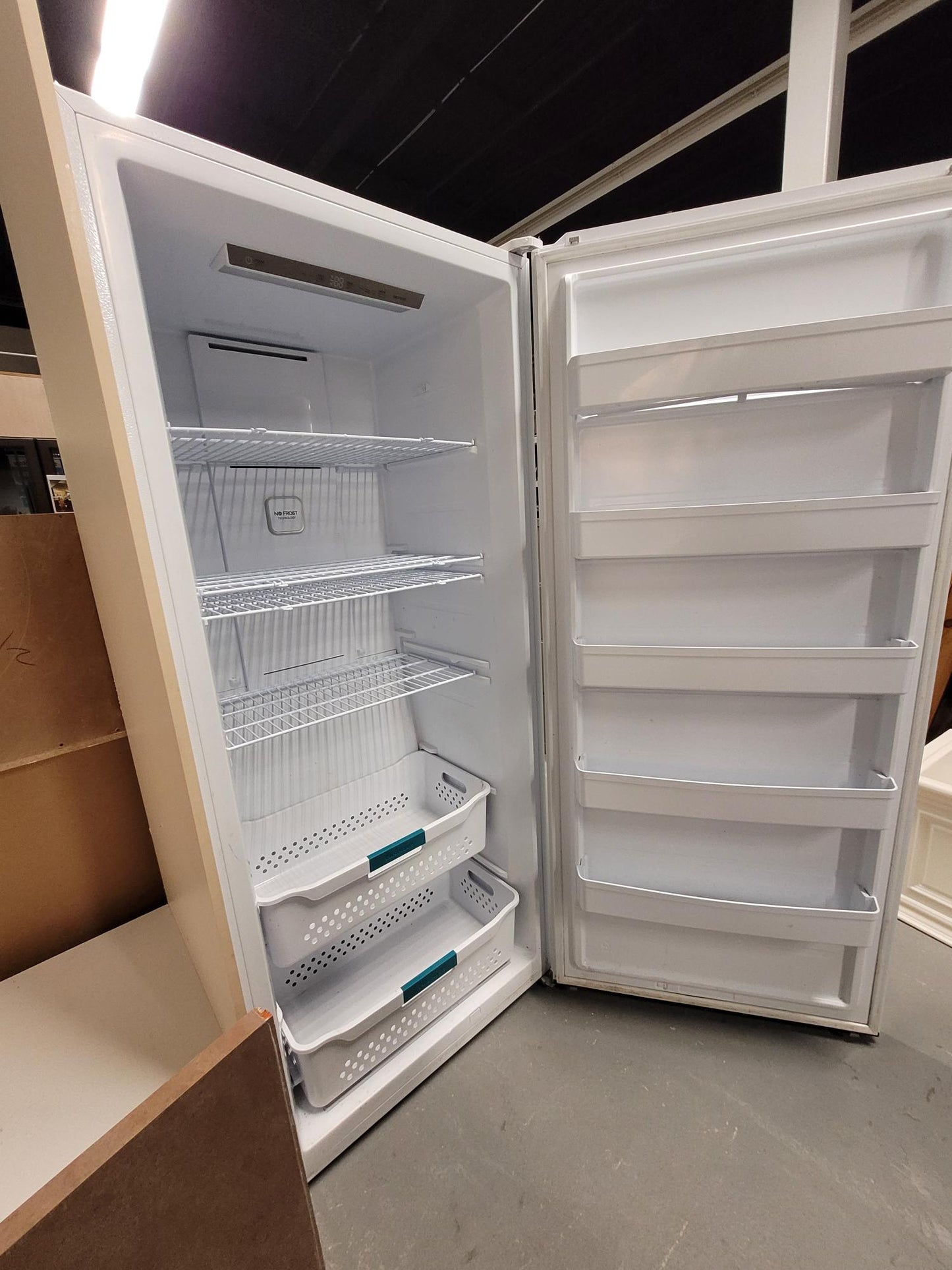 Hisense 21.2 cu. ft. Convertible Upright Freezer / Refrigerator