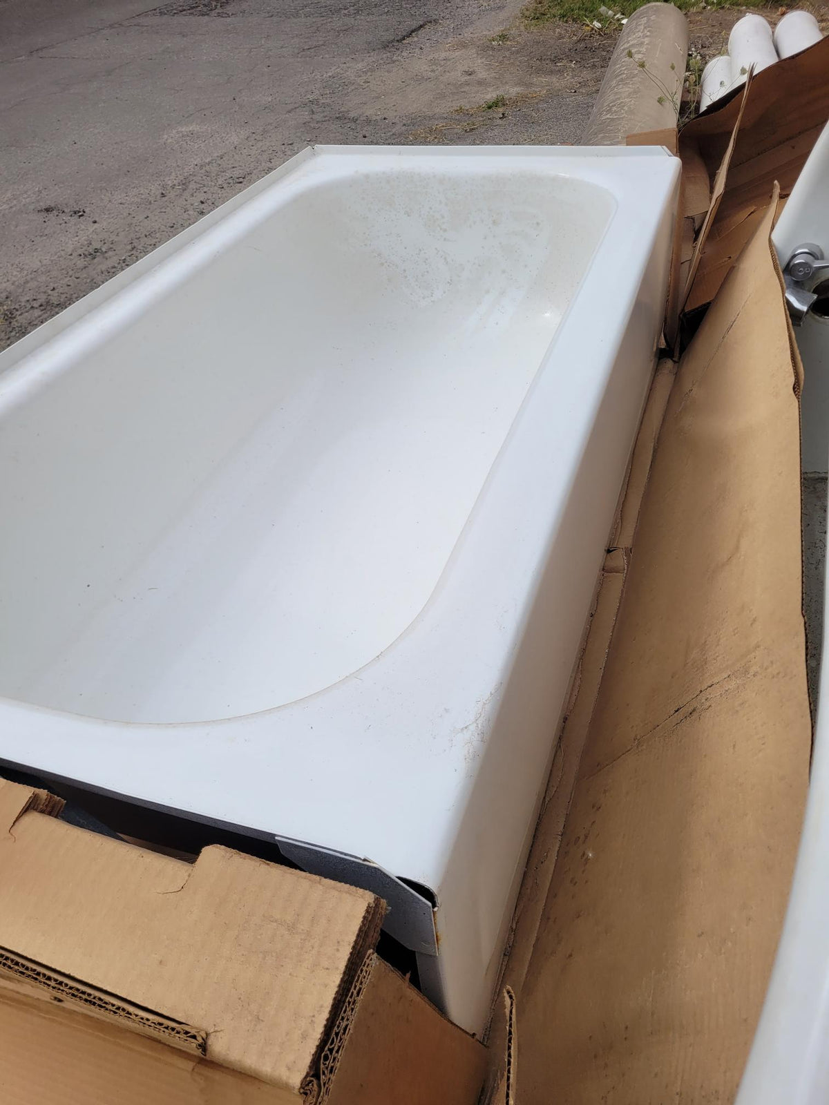 White Alcove Bathtub