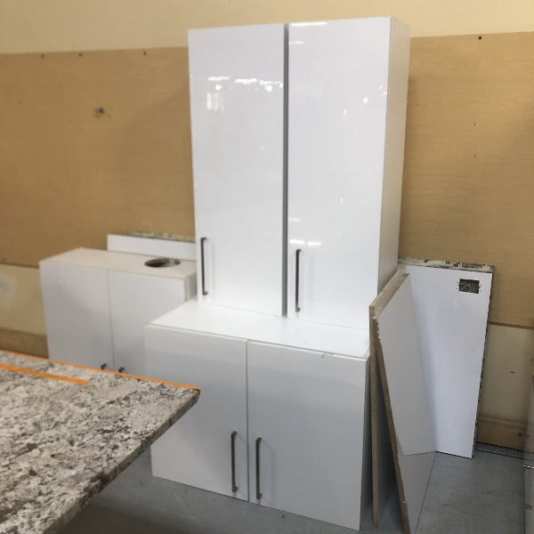 White Kitchen & Island with Granite FK042