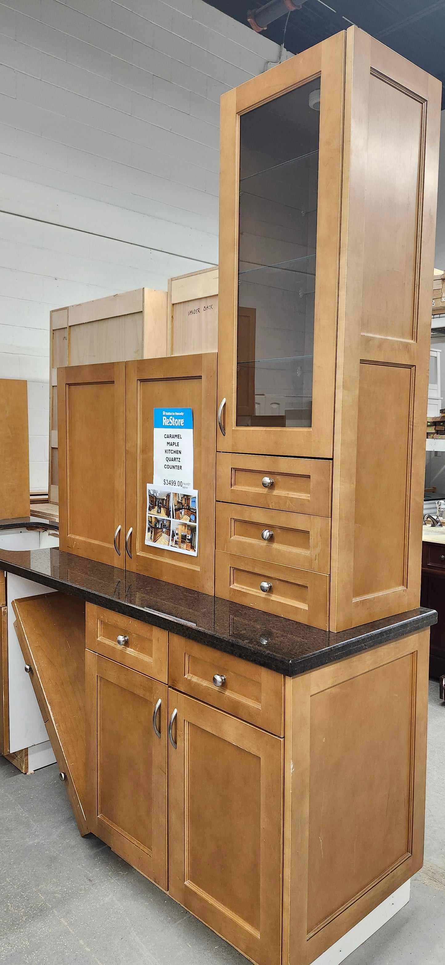 Caramel Maple Kitchen with Quartz Counter