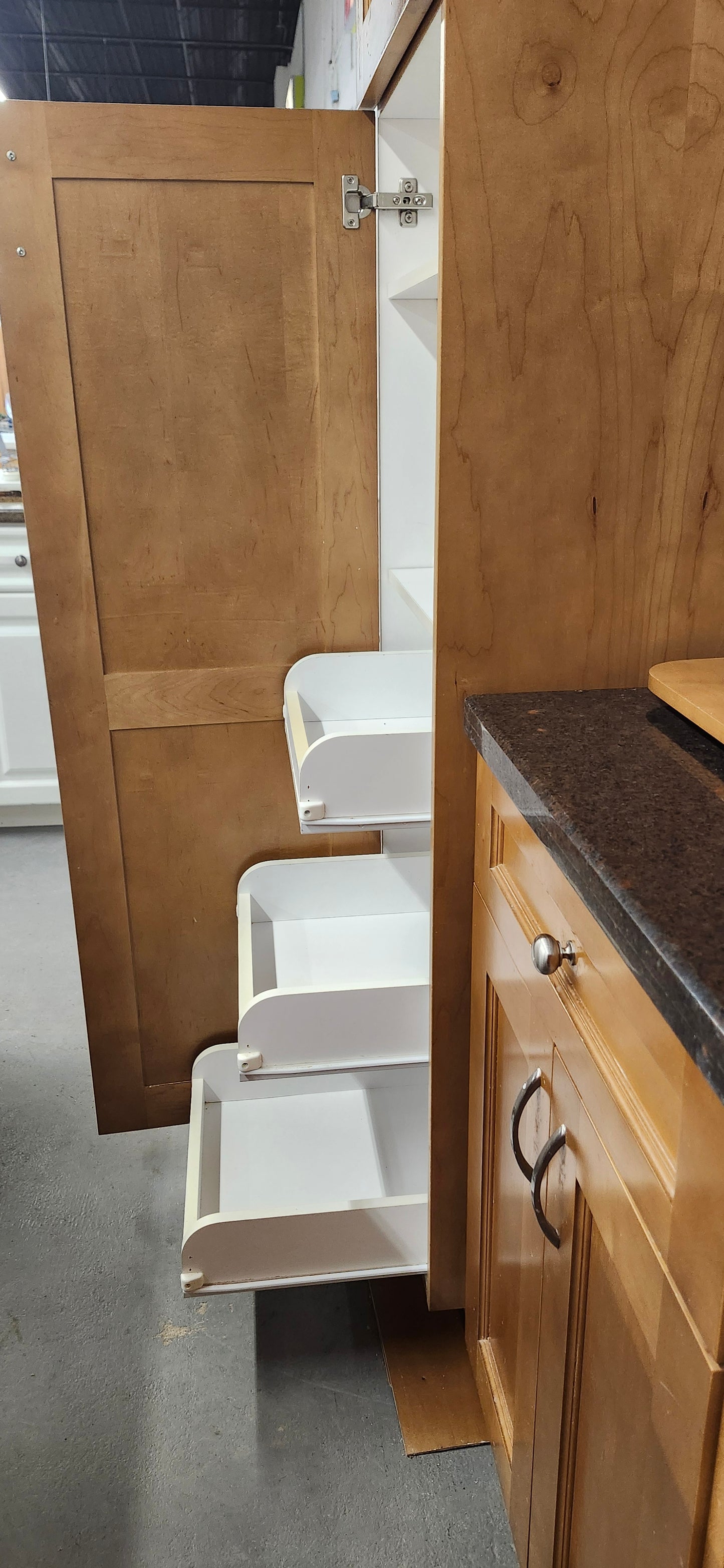 Caramel Maple Kitchen with Quartz Counter