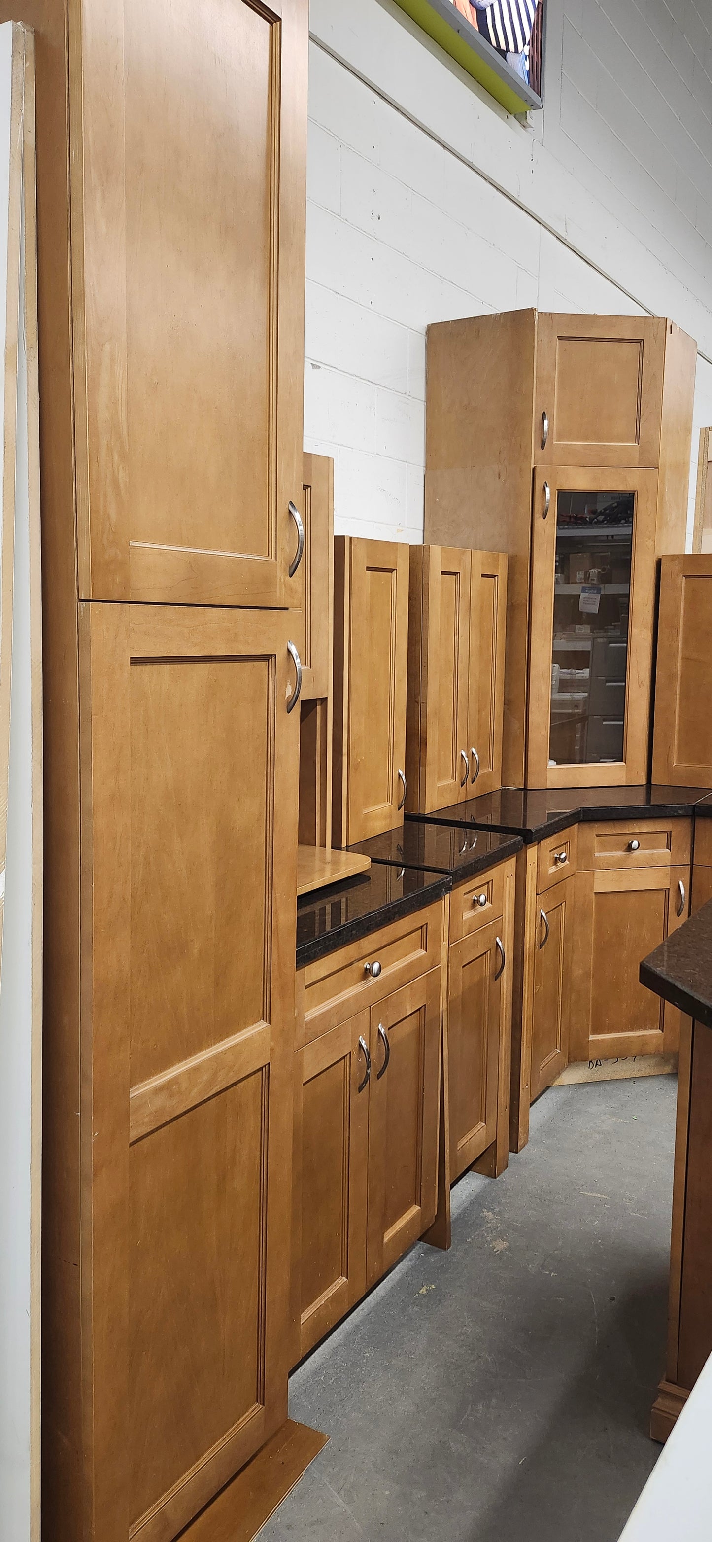 Caramel Maple Kitchen with Quartz Counter