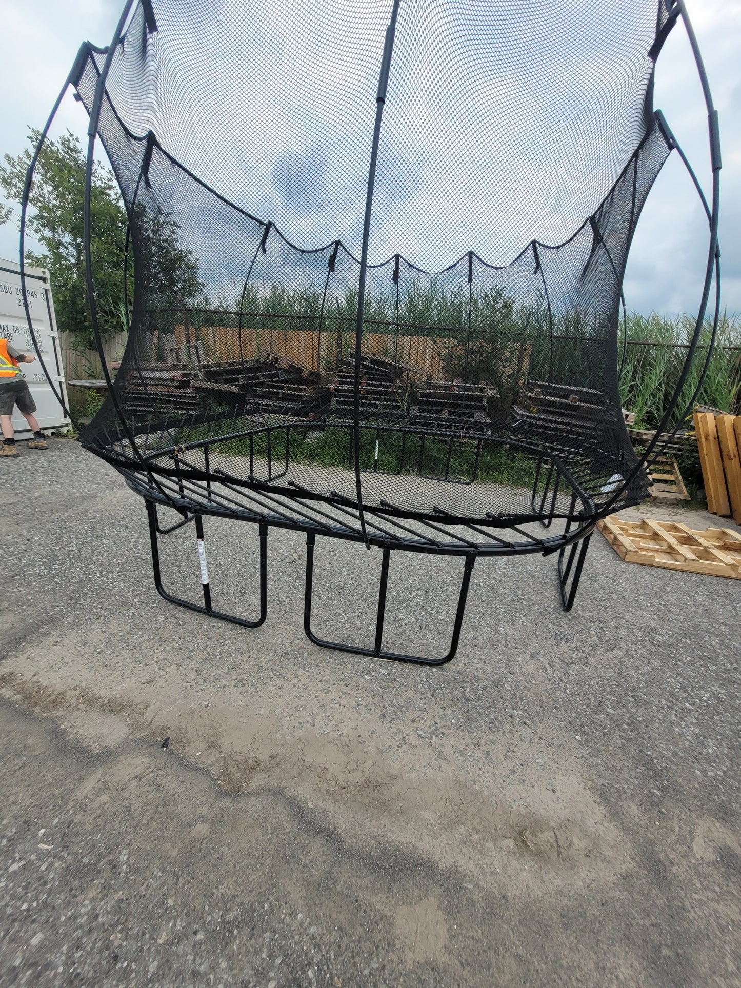 LQ-Springless Trampoline with Safety Enclosure