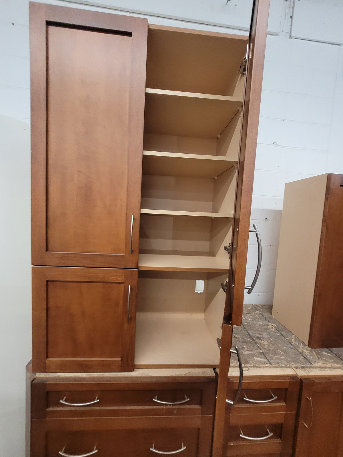 Warm Brown Kitchen Cabinet Set with Pantry SK037