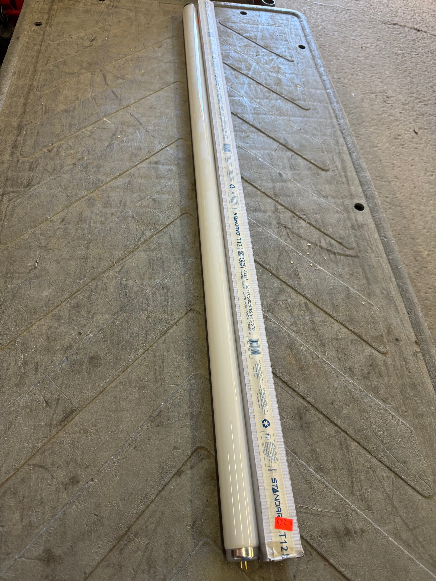 Standard T12 40W Fluorescent Daylight Bulb