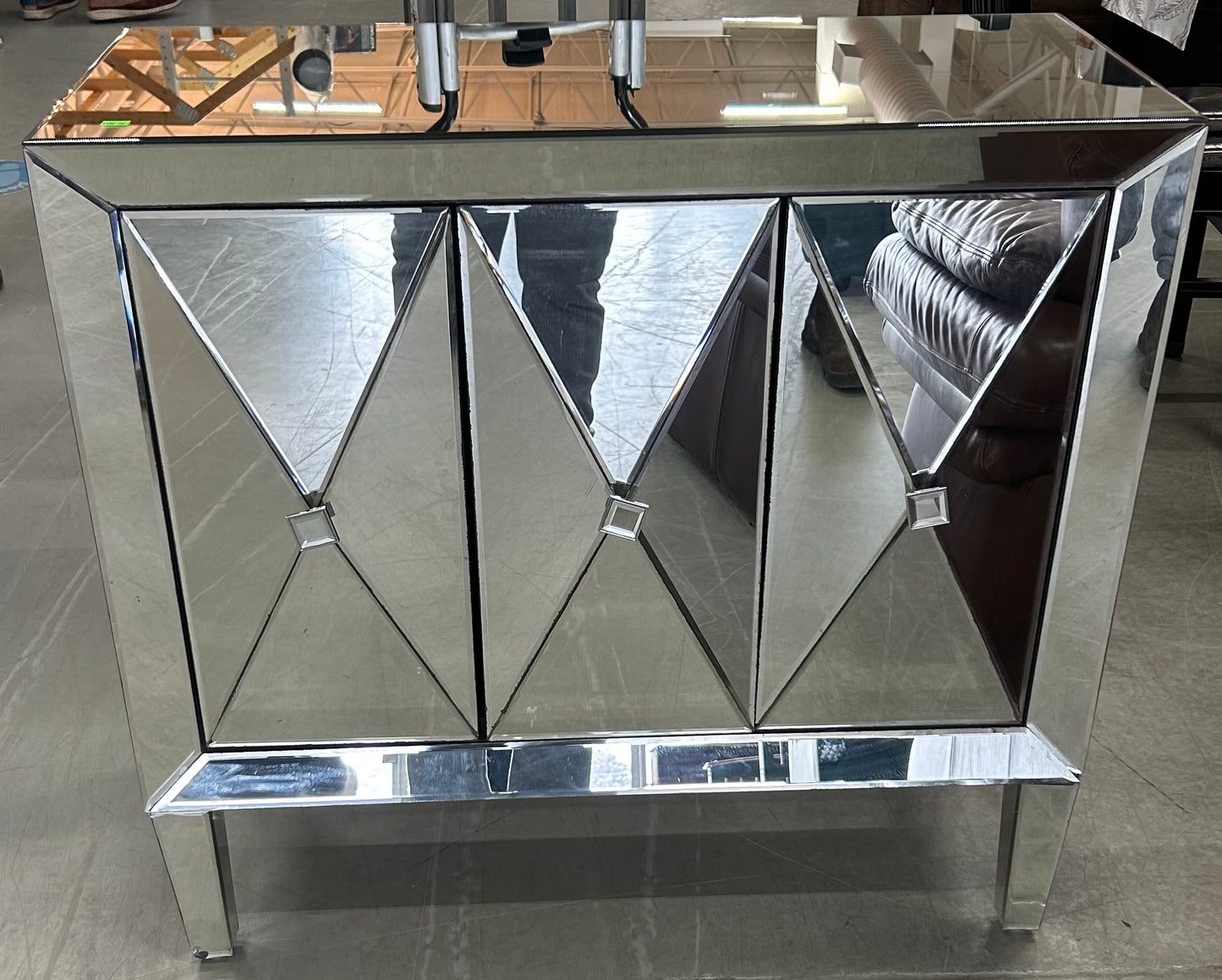 GLASS BUFFET