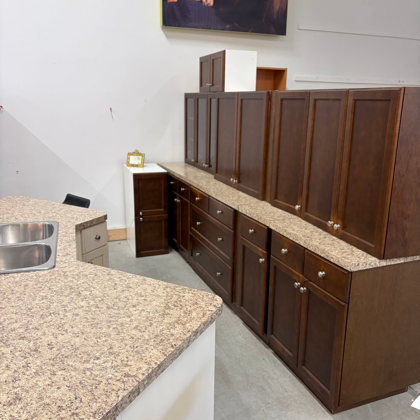 BROWN MAPLE SHAKER KITCHEN GK01