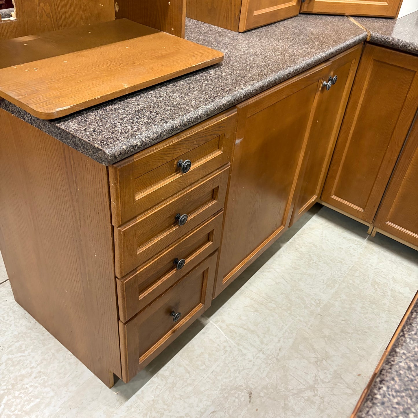 OAK KITCHEN WITH ISLAND