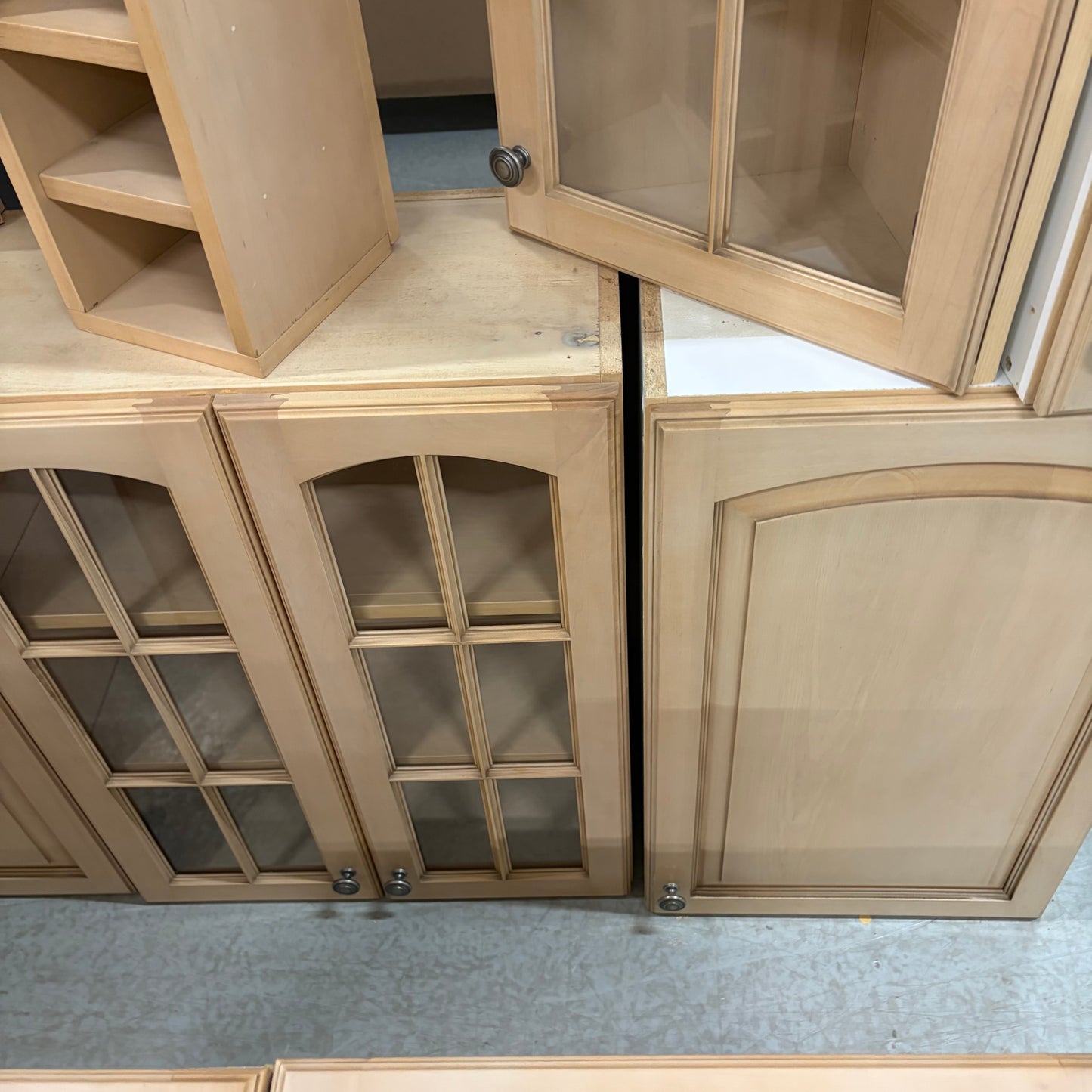 UPPER KITCHEN CABBINETS GK019