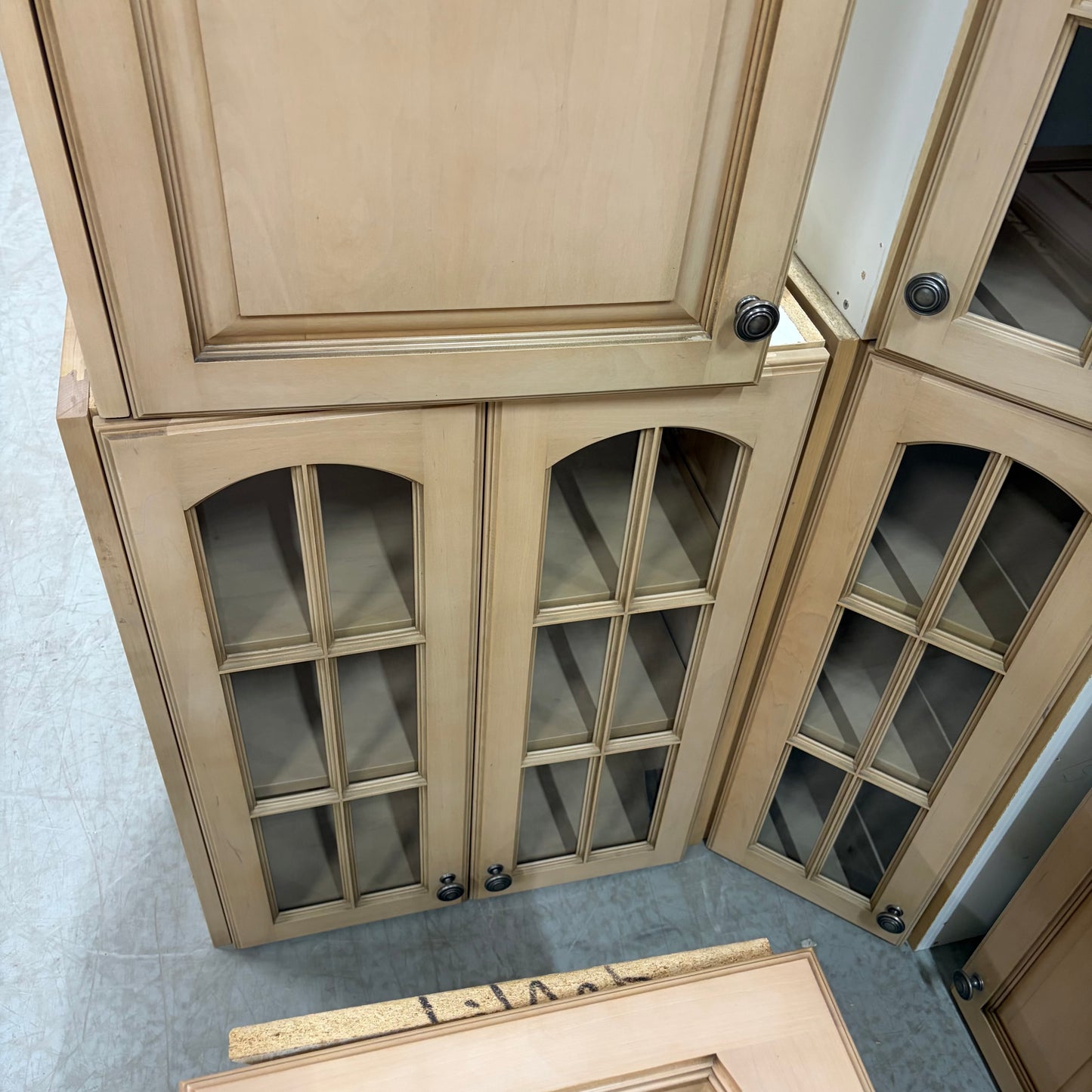 UPPER KITCHEN CABBINETS GK019