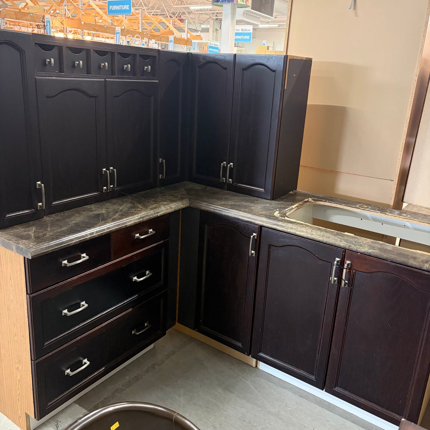 DARK BROWN OAK KITCHEN GK019
