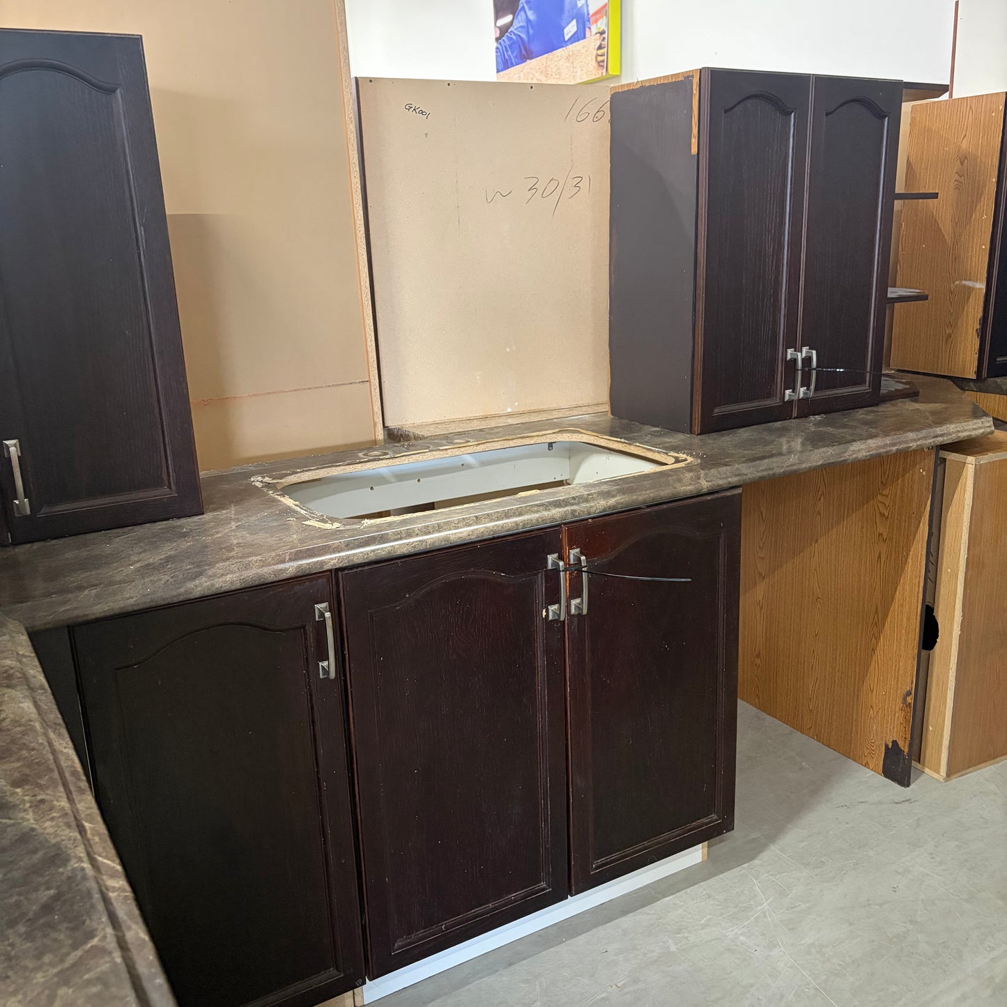 DARK BROWN OAK KITCHEN GK019