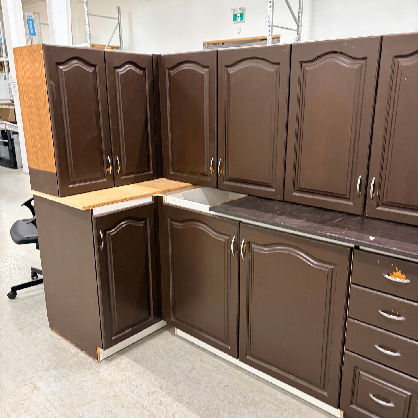 Small Brown Kitchen GK034