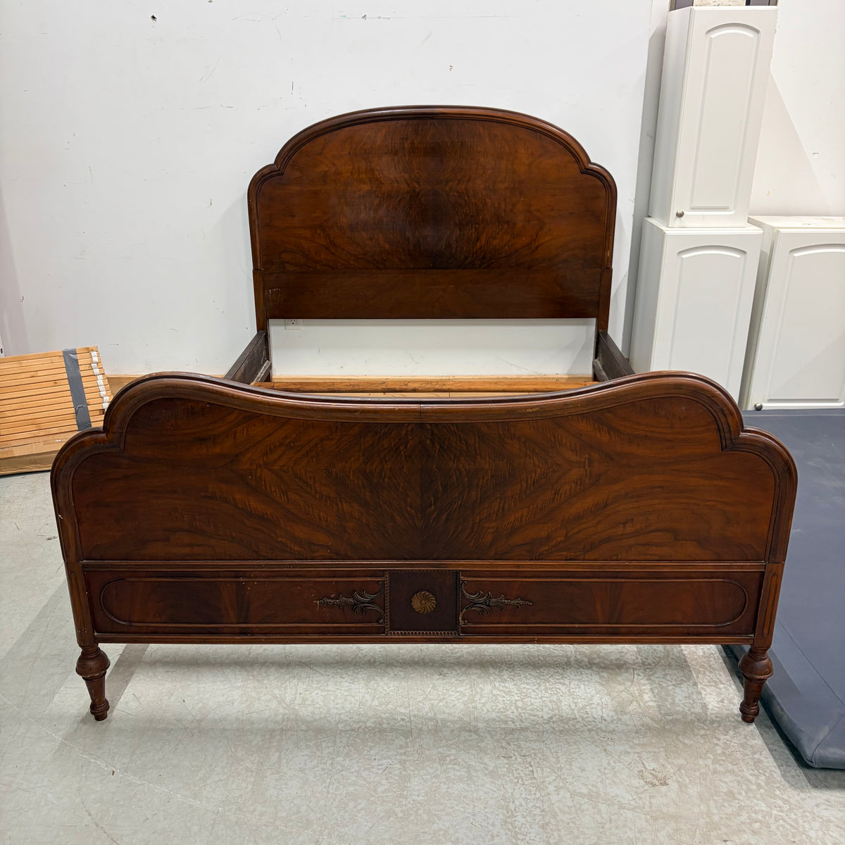VINTAGE DOUBLE BED