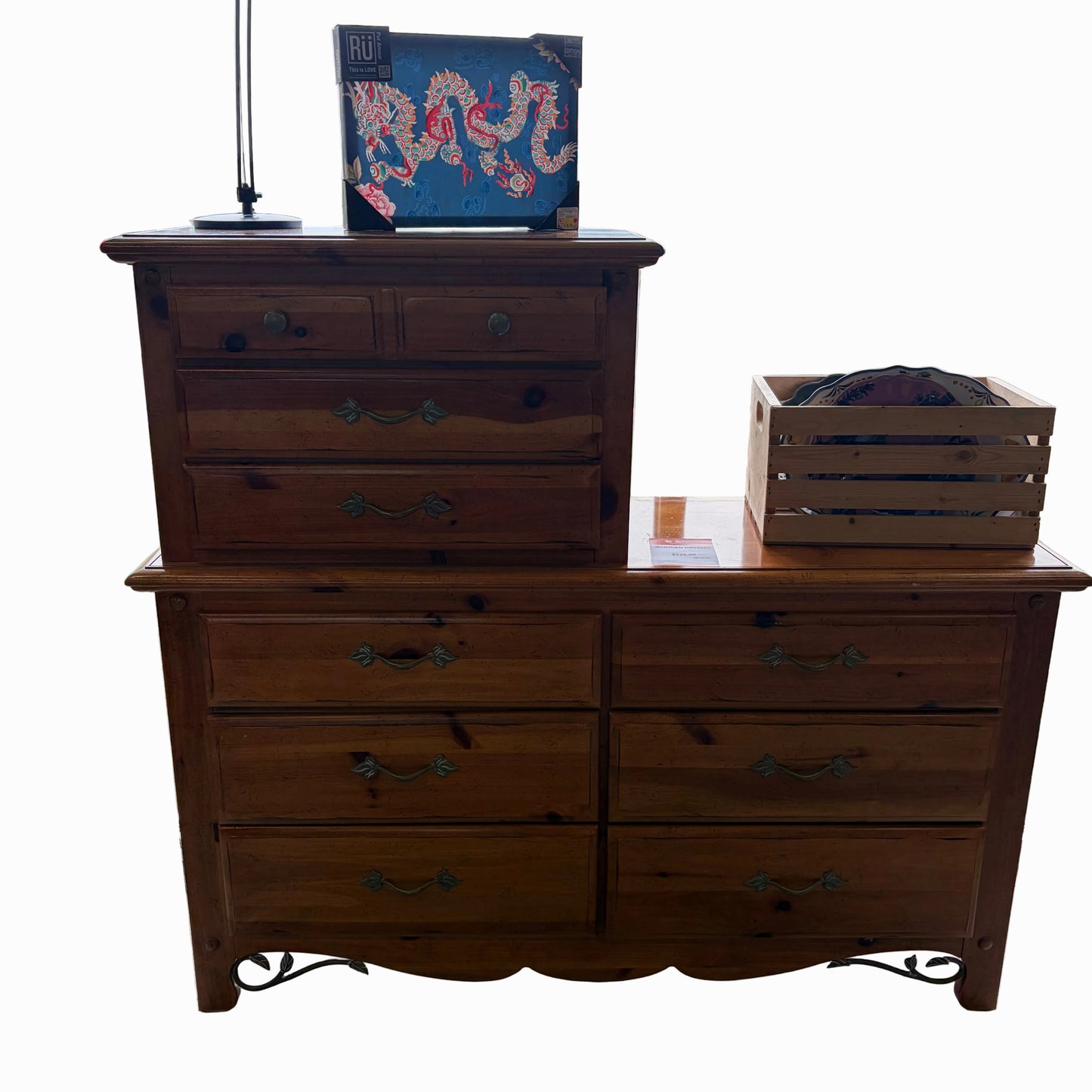 DRESSER