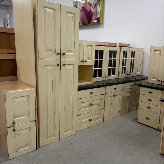 VINTAGE YELLOW CREME KITCHEN GK037