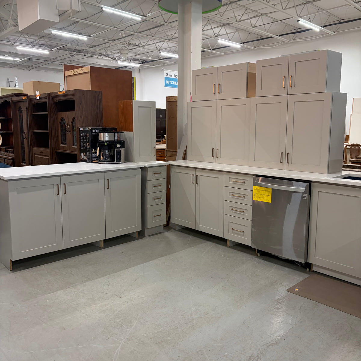 GREY ELEGANCE WITH QUARTZ KITCHEN GK039