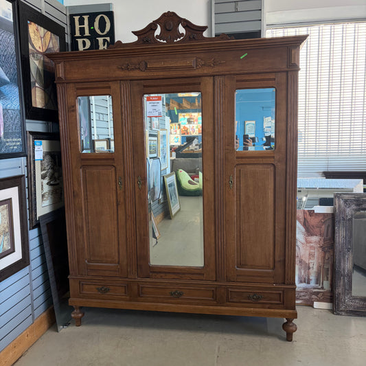ANTIQUE OAK CABINET