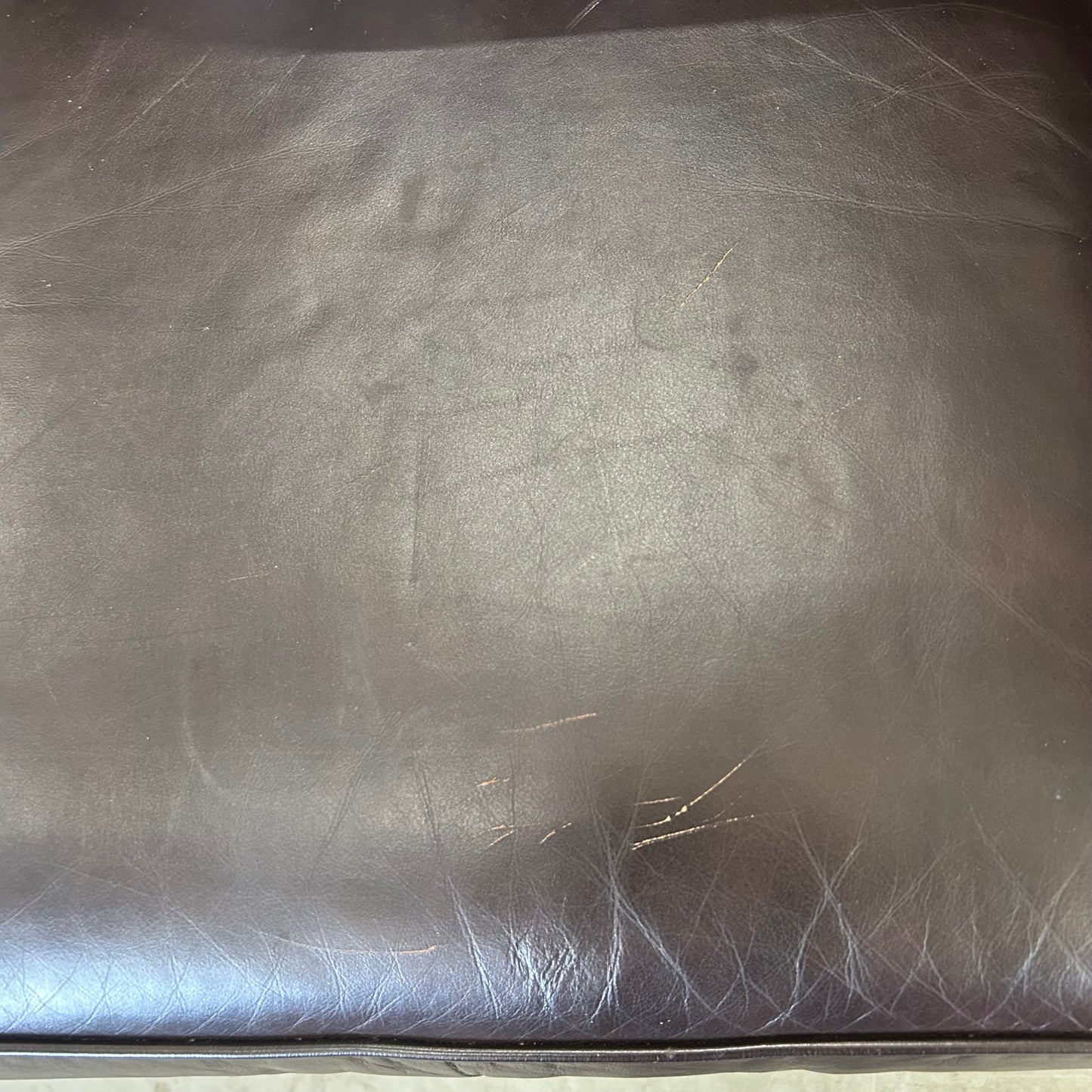 LEATHER PULL-OUT COUCH