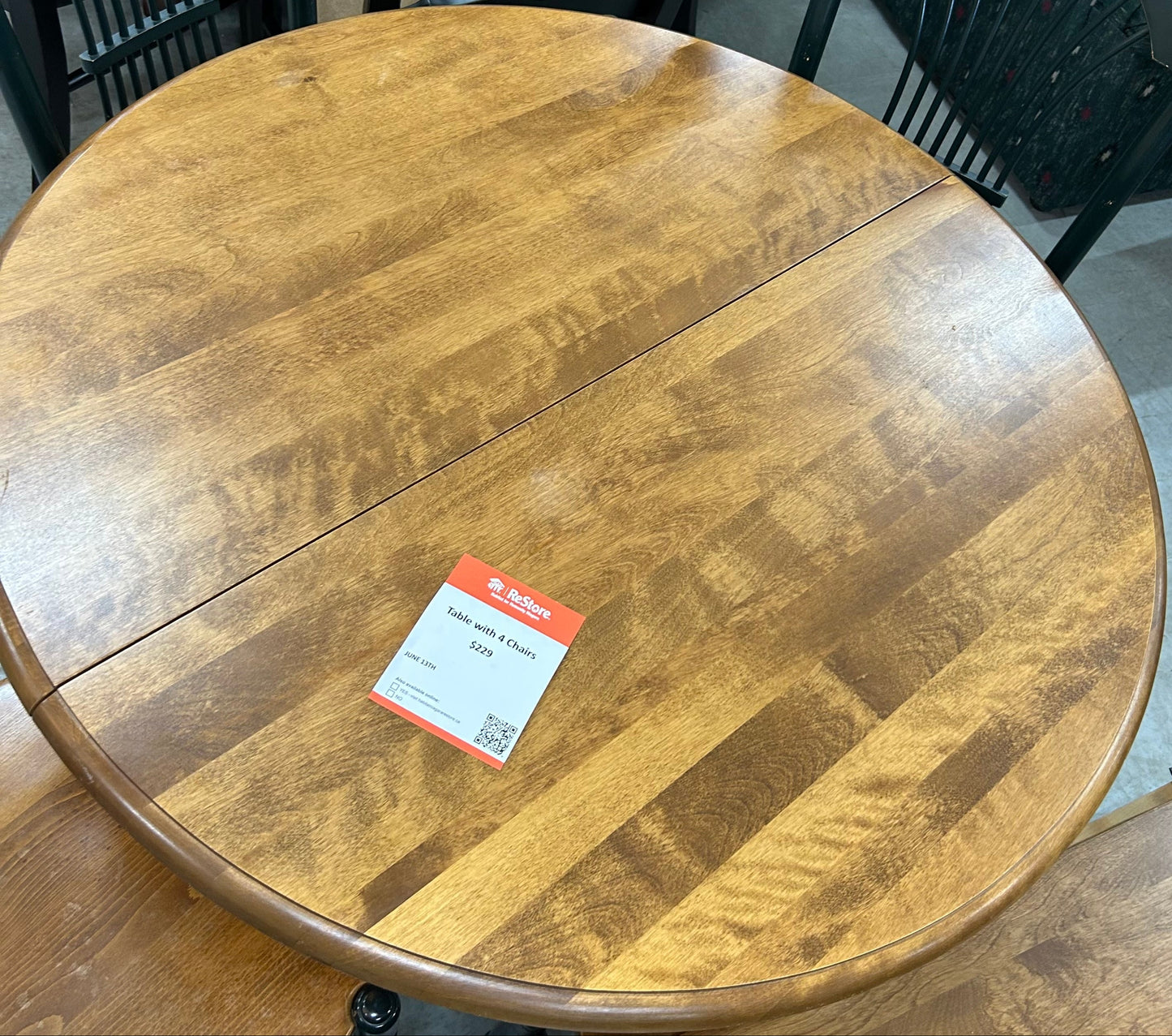 OAK TABLE WITH FOUR CHAIRS AND THREE LEAVES