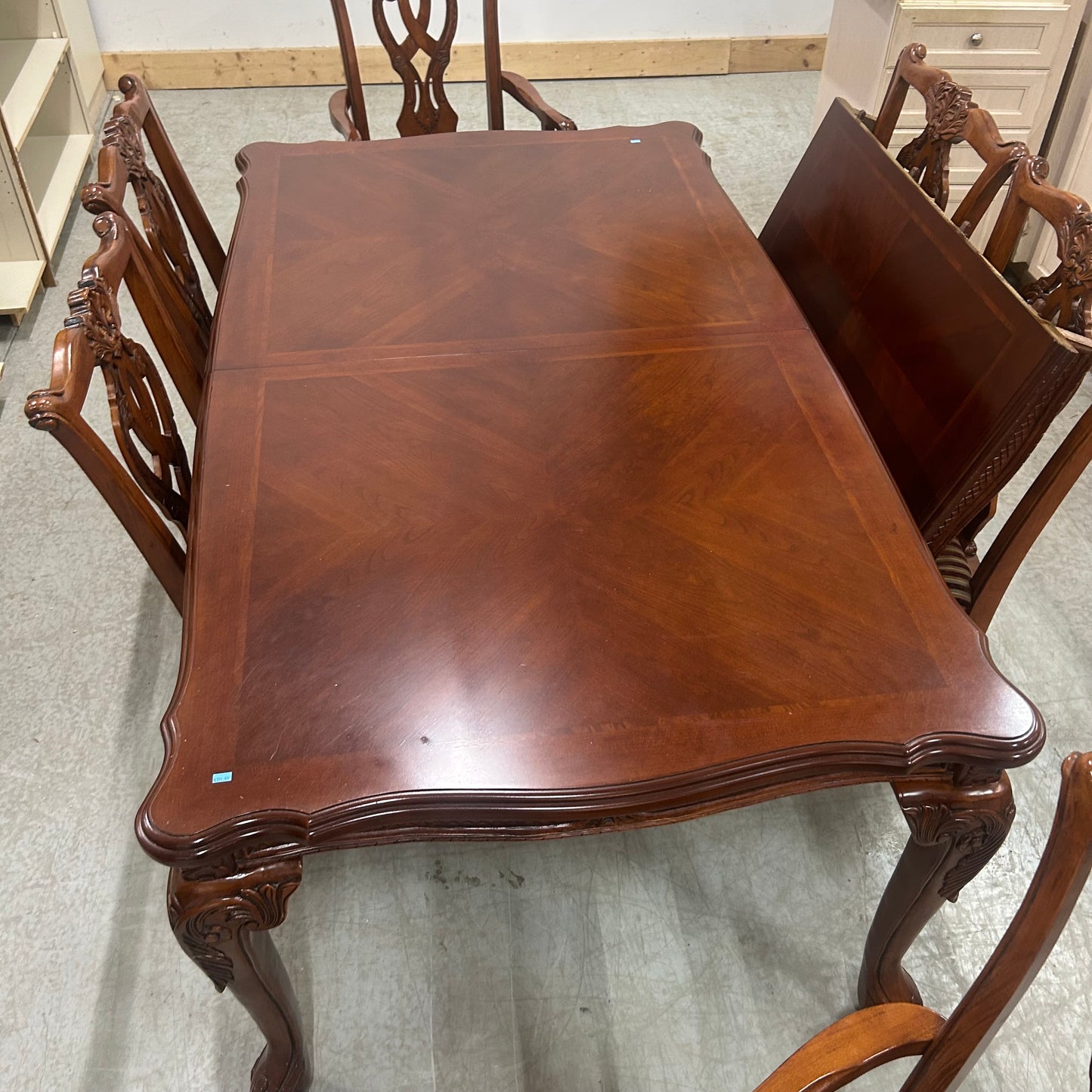 DINING TABLE WITH 6 CHAIRS