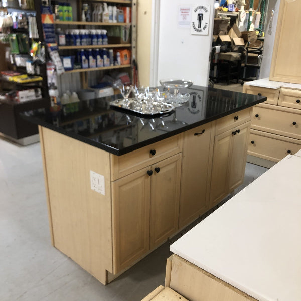 Maple Kitchen & Island with Quartz FK048
