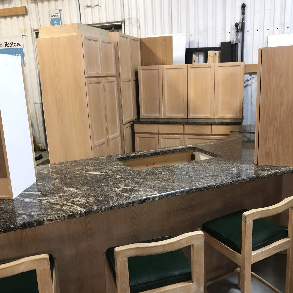 Oak Kitchen with Granite FK043
