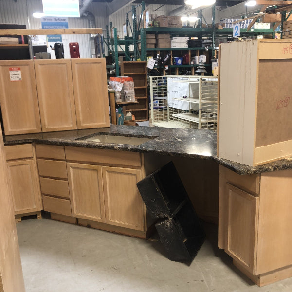 Oak Kitchen with Granite FK043