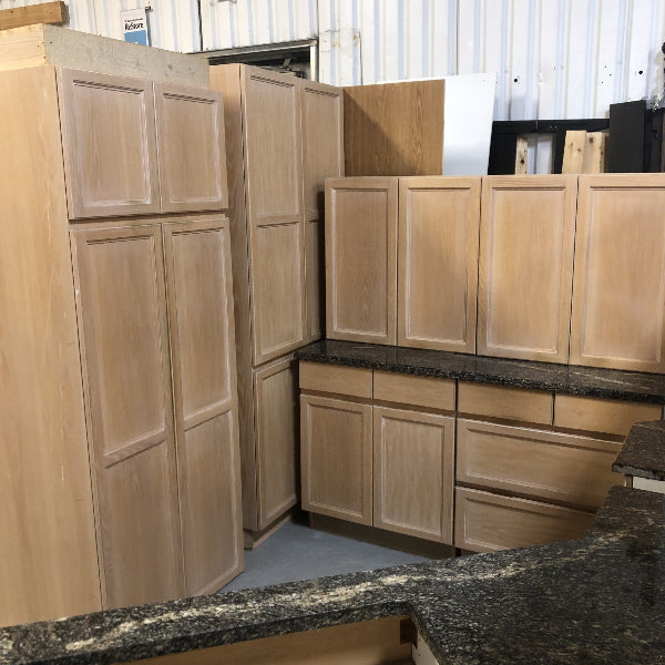Oak Kitchen with Granite FK043