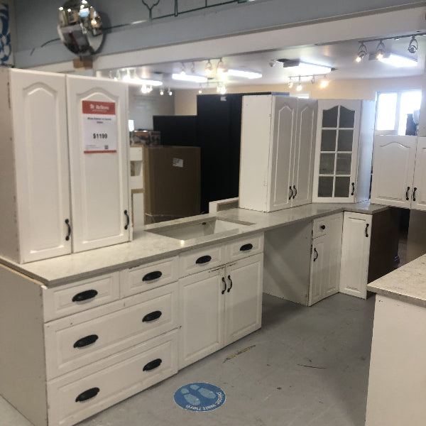 White Kitchen with Quartz FK041