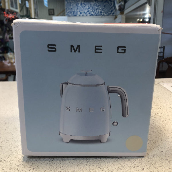 SMEG MINI KETTLE 3 CUP — L26-8