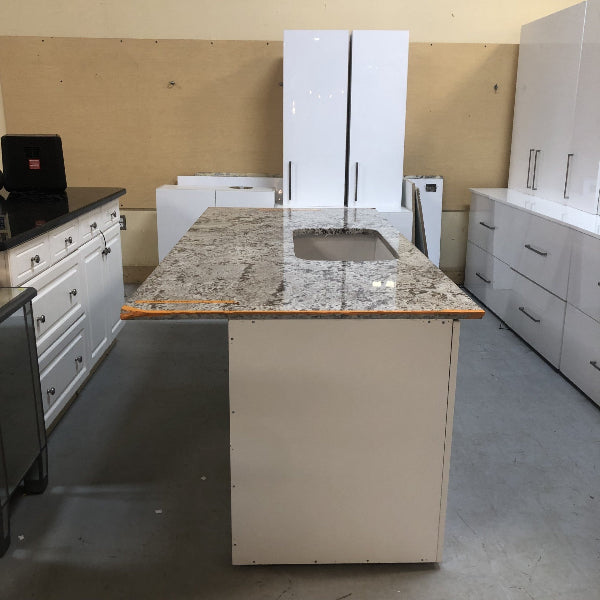White Kitchen & Island with Granite FK042