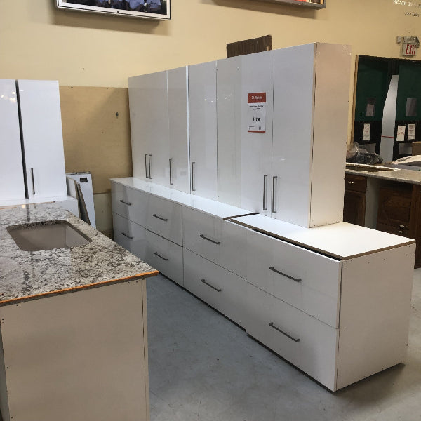 White Kitchen & Island with Granite FK042