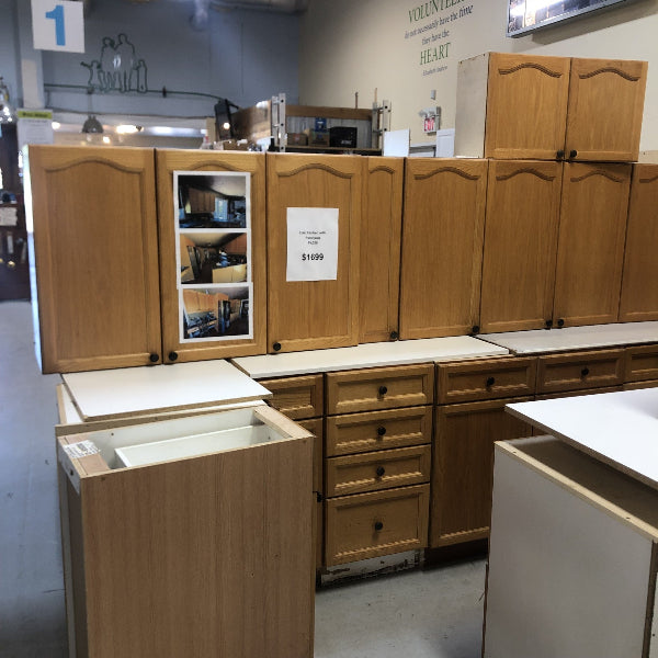Oak Kitchen with Peninsula