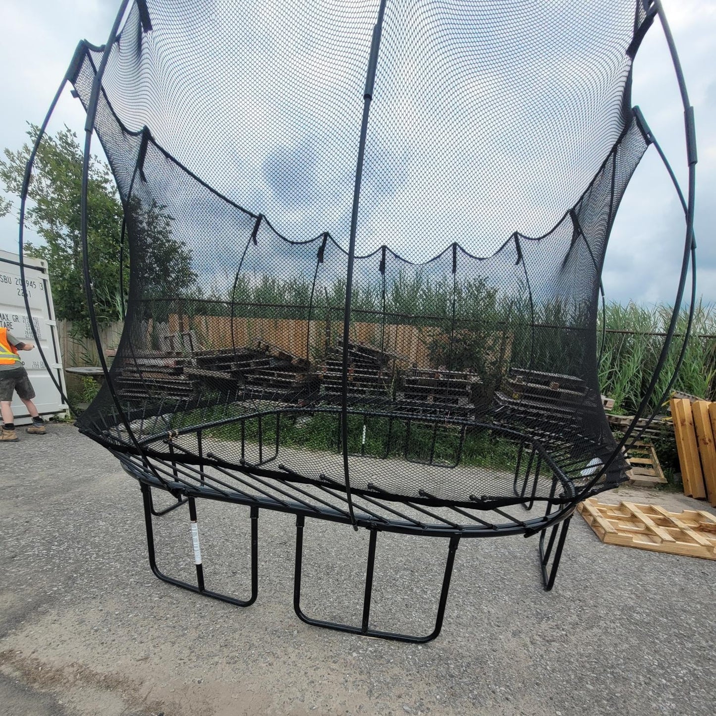 LQ-Springless Trampoline with Safety Enclosure