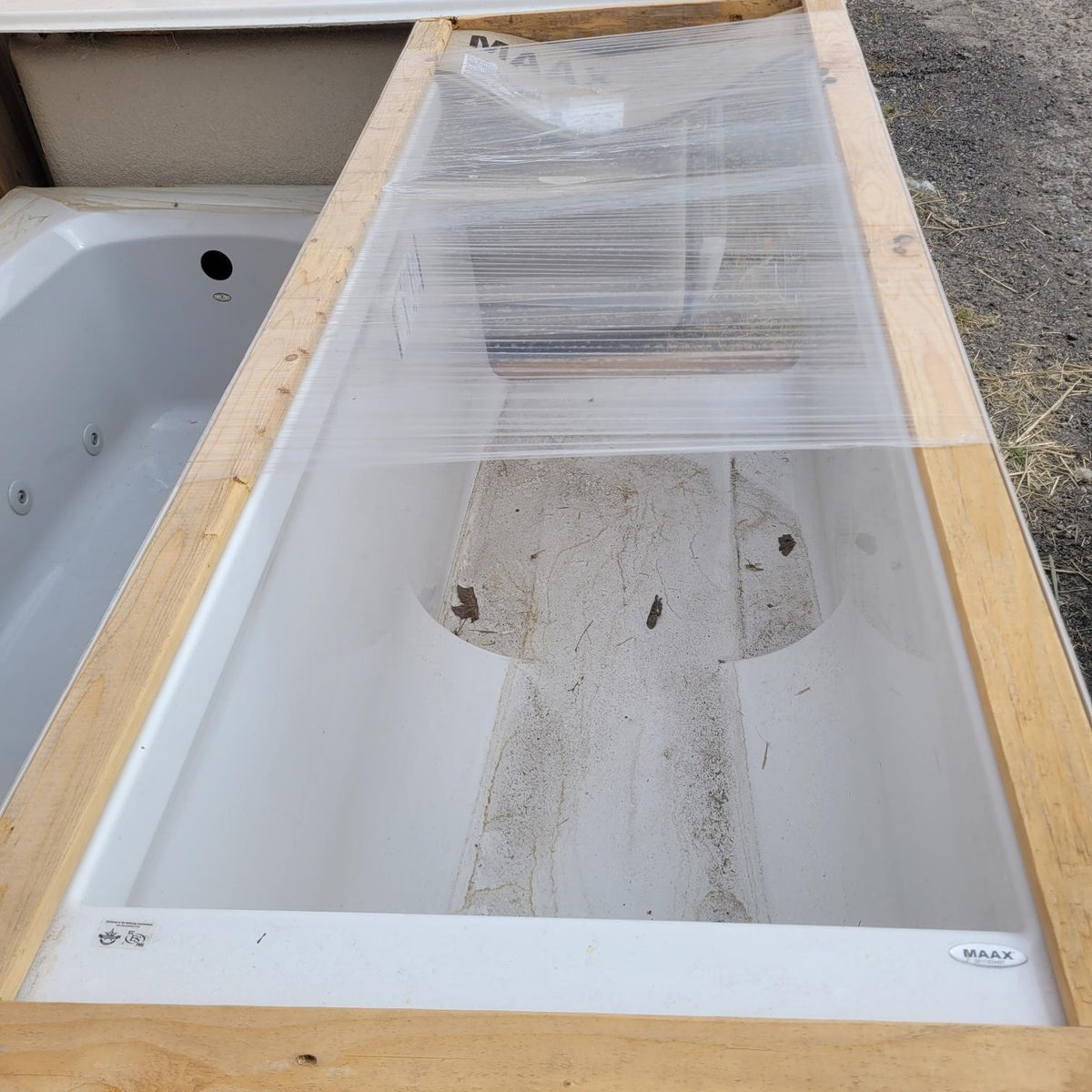 One-Piece Acrylic Shower – Alcove Installation with Integrated Shelving
