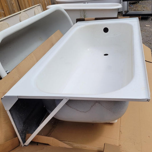 White Alcove Bathtub
