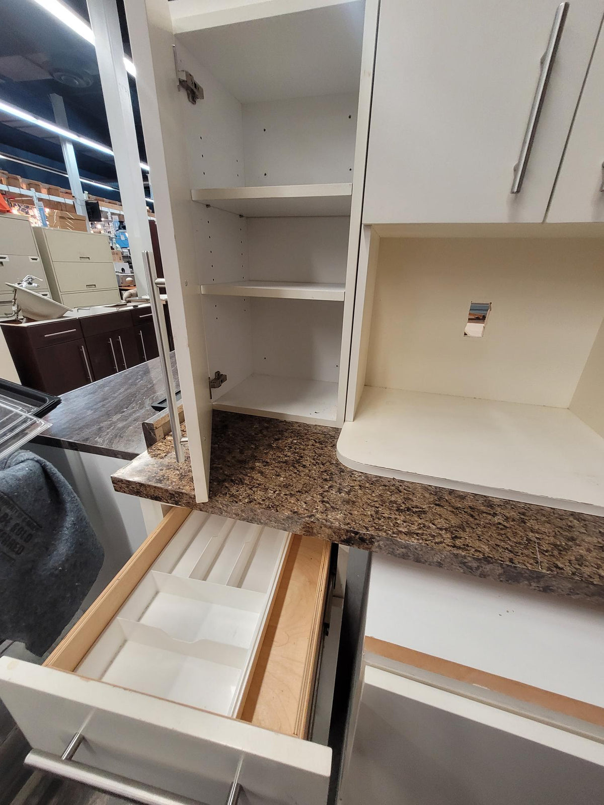 White Kitchen Cabinet Set with Countertop SK058