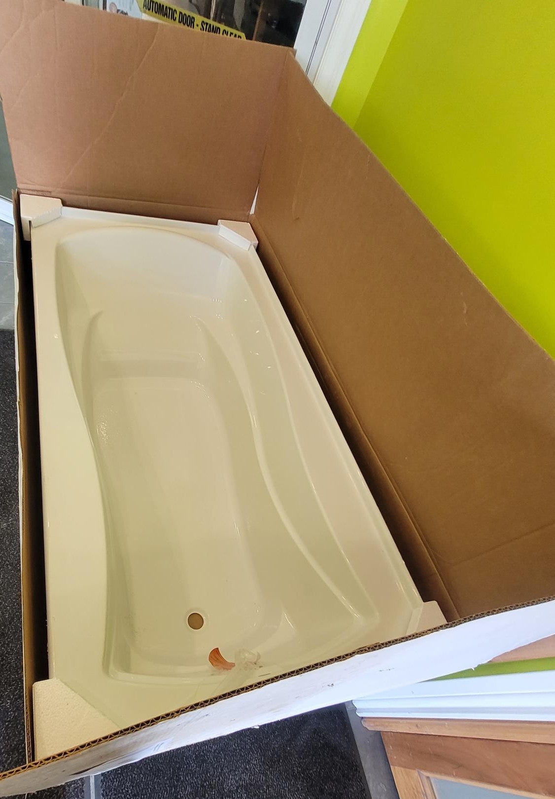 Mariposa 6' One-Person Acrylic Bath – Right-Hand Drain